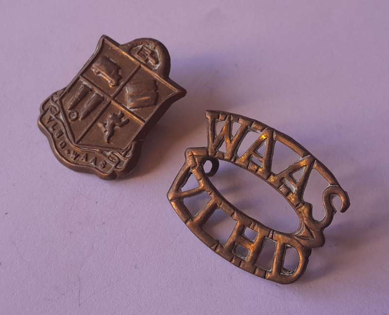 WW2 SA Woman's Auxiliary Service Badge & Title. Lugs Intact.