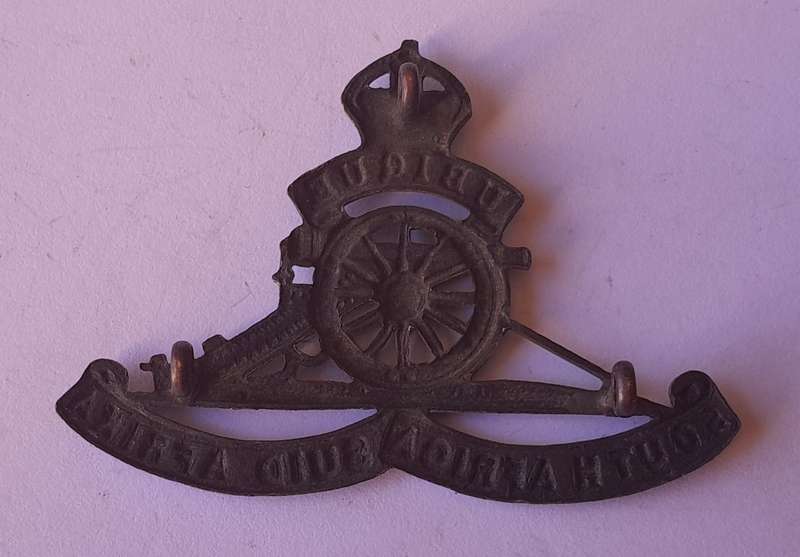 WW2 SA Artillery Cap Badge.  Lugs Intact.