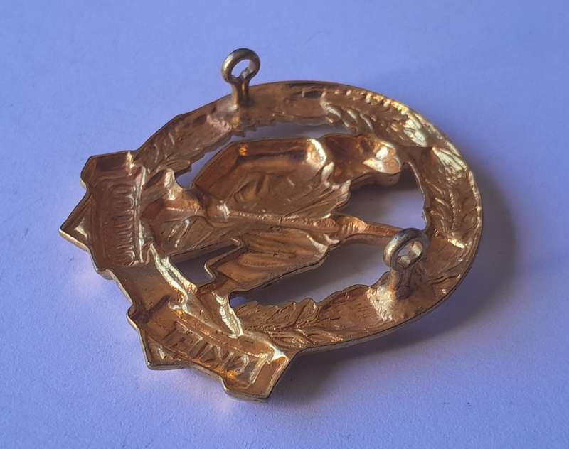SA Army Skiet Commando Cap Badge. Lugs Intact.