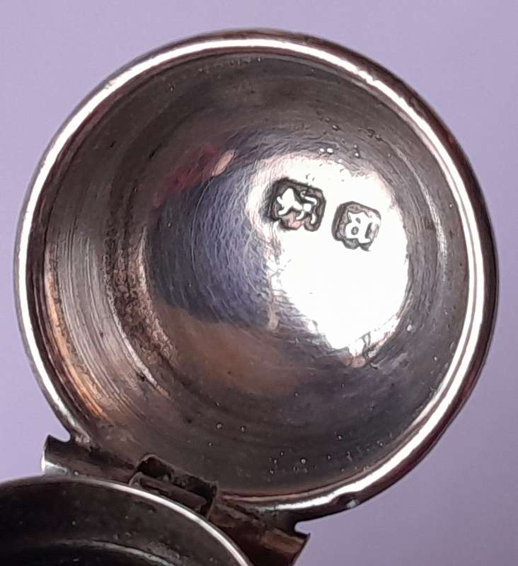 Antique 9ct Gold and Amber Cheroot Holder with Sterling Silver Case. London, 1916.