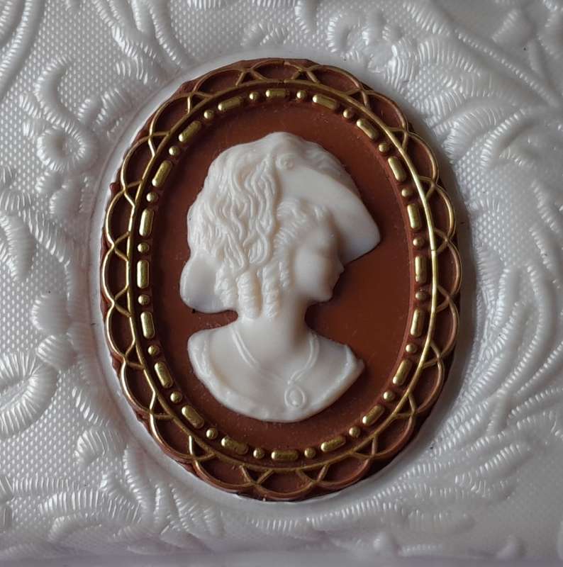 Vintage 7 Piece Cameo Travel Manicure Set. Mint Unused Condition.
