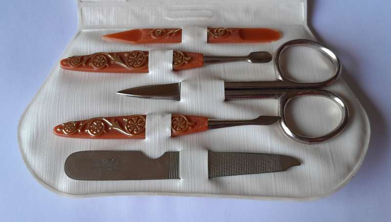 Vintage 7 Piece Cameo Travel Manicure Set. Mint Unused Condition.