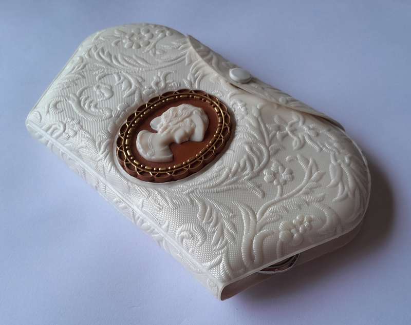 Vintage 7 Piece Cameo Travel Manicure Set. Mint Unused Condition.