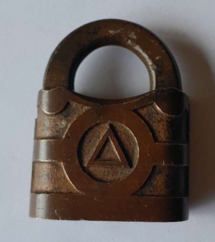 Antique Padlock.  British Manufacture.  No Key.  5.5 x 4.5cm