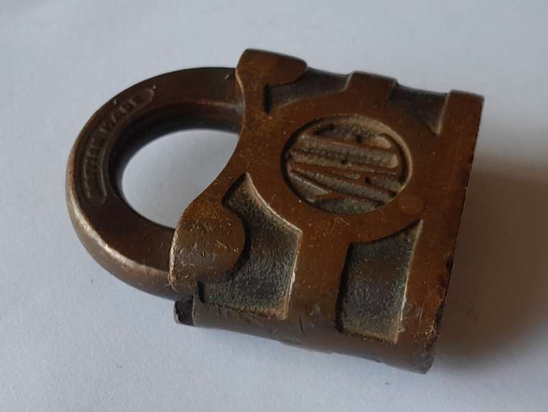 Antique Yale Padlock.  No Key.  5 x 4cm.