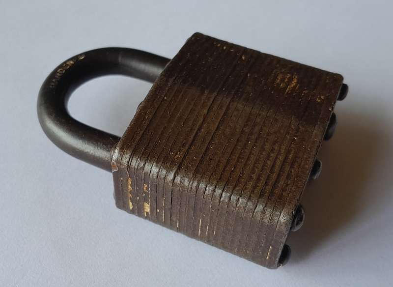 Vintage Master Lock Co. Milwaukee U.S.A Padlock.  No Key.  6.5 x 4cm.