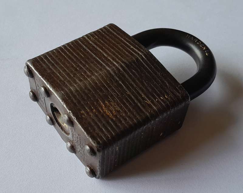 Vintage Master Lock Co. Milwaukee U.S.A Padlock.  No Key.  6.5 x 4cm.