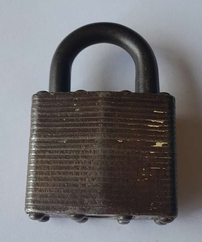 Vintage Master Lock Co. Milwaukee U.S.A Padlock.  No Key.  6.5 x 4cm.