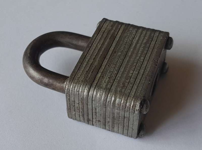 Vintage Master Lock Co. Milwaukee U.S.A Padlock.  No Key.  5 x 3.5cm