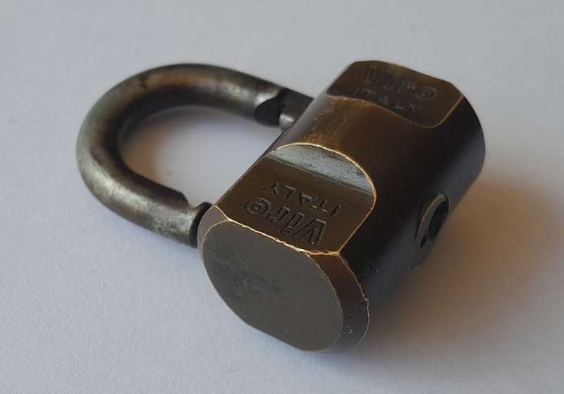 Vintage Viro Italy Hardn. Shackle Lock.  No Key.  4 x 3cm