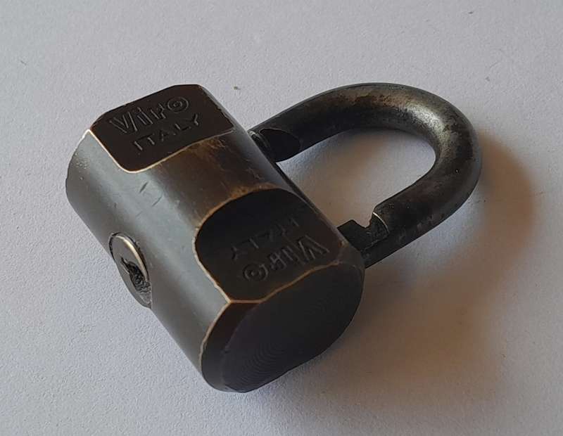 Vintage Viro Italy Hardn. Shackle Lock.  No Key.  4 x 3cm