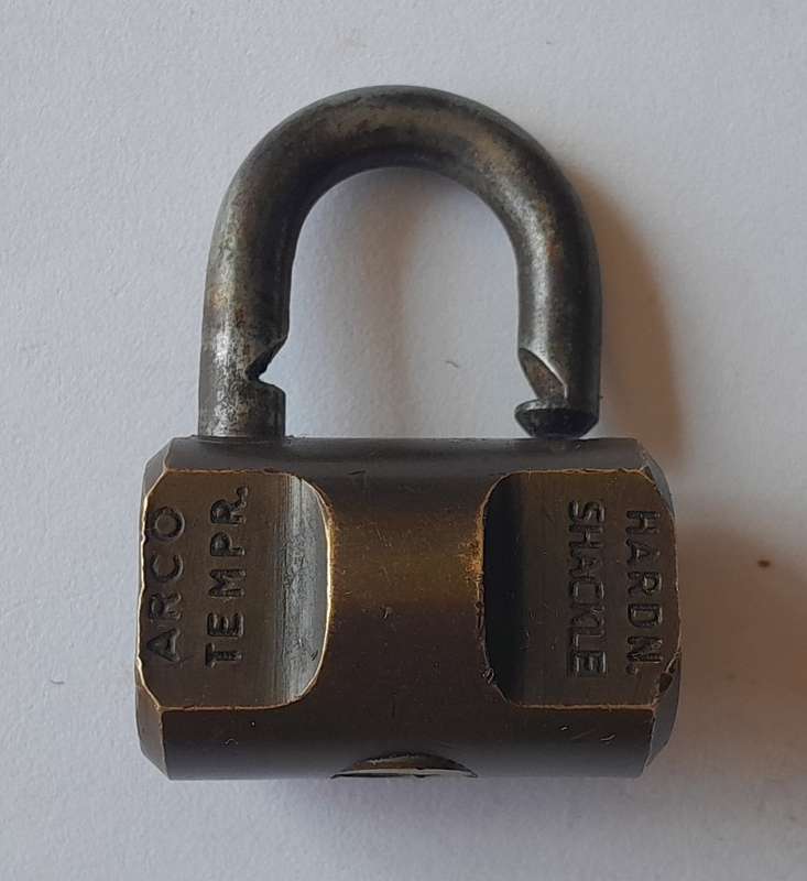 Vintage Viro Italy Hardn. Shackle Lock.  No Key.  4 x 3cm