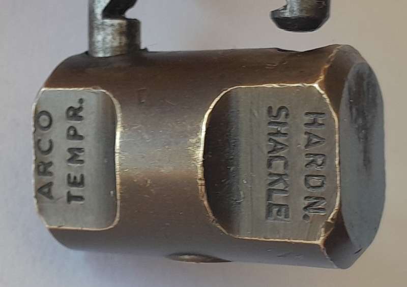 Vintage Viro Italy Hardn. Shackle Lock.  No Key.  4 x 3cm