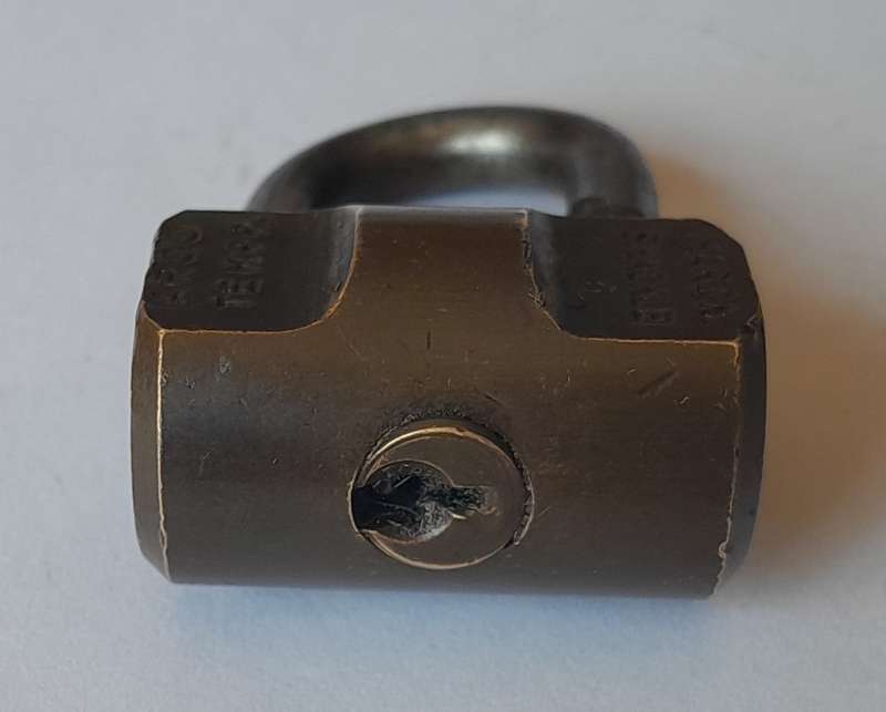 Vintage Viro Italy Hardn. Shackle Lock.  No Key.  4 x 3cm