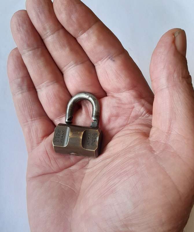 Vintage Viro Italy Hardn. Shackle Lock.  No Key.  4 x 3cm