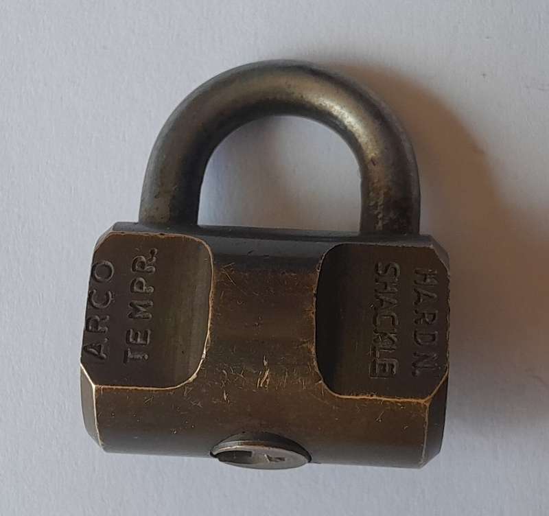 Vintage Viro Italy Hardn. Shackle Lock.  No Key.  3.5 x 3cm