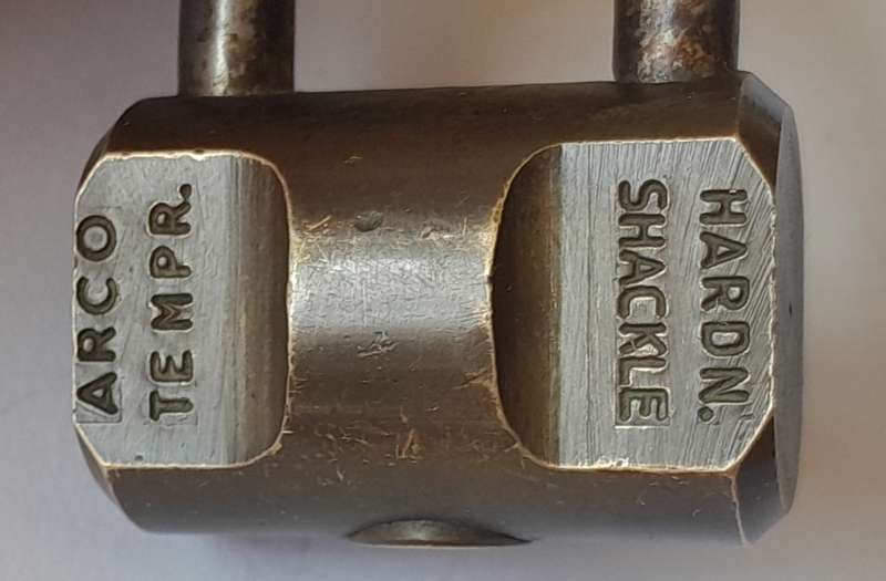 Vintage Viro Italy Hardn. Shackle Lock.  No Key.  3.5 x 3cm