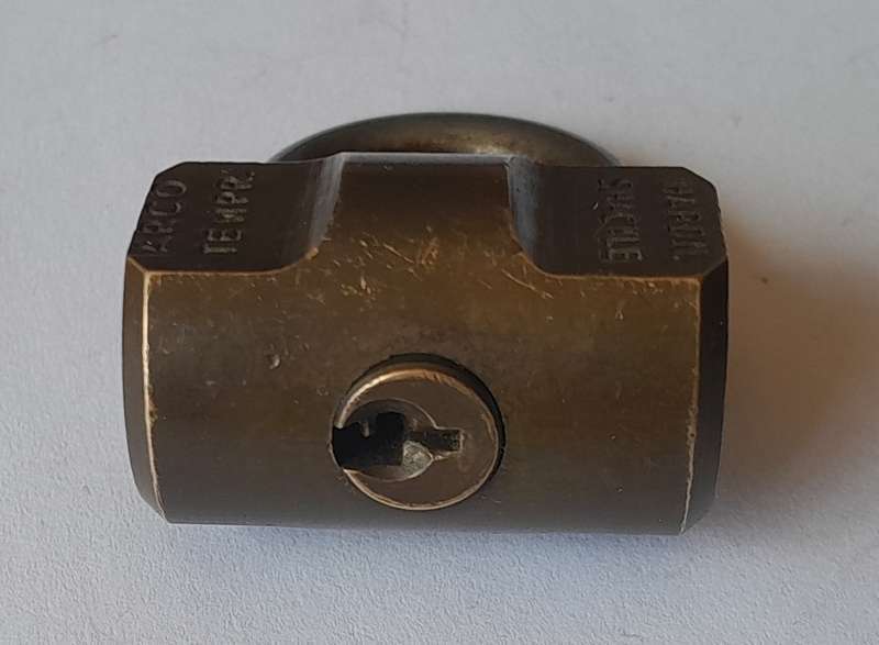 Vintage Viro Italy Hardn. Shackle Lock.  No Key.  3.5 x 3cm