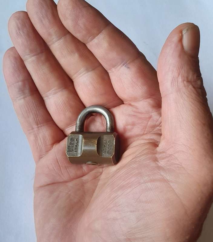 Vintage Viro Italy Hardn. Shackle Lock.  No Key.  3.5 x 3cm