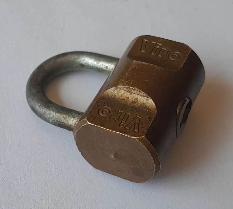 Vintage Viro South Africa Hardn. Shackle Lock.  No Key.  3 x 2.5cm