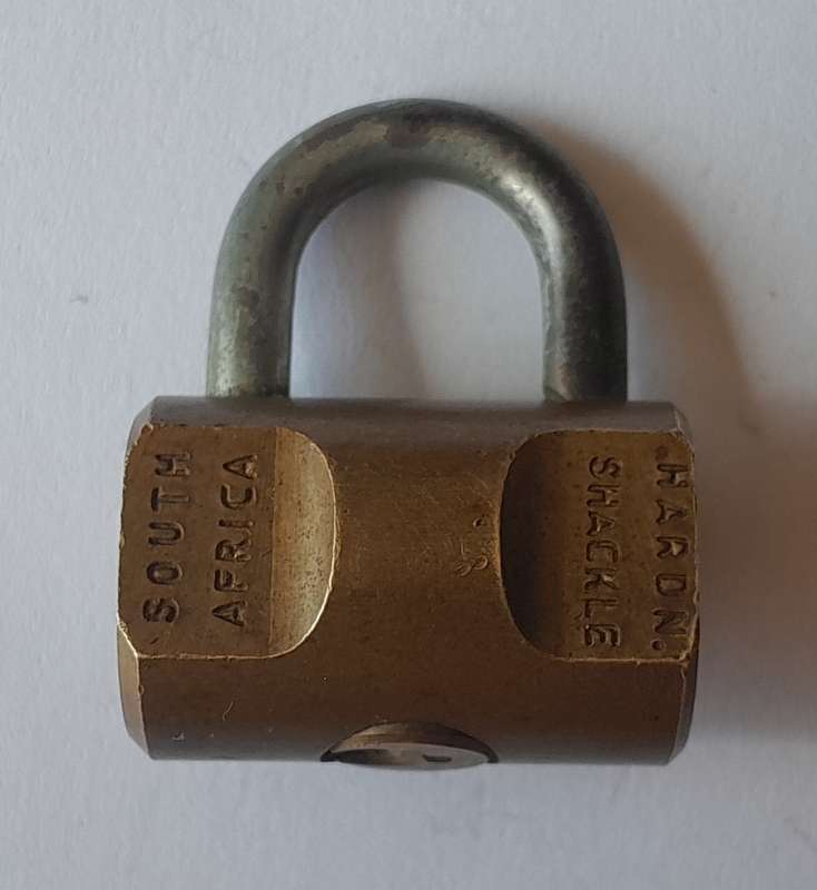 Vintage Viro South Africa Hardn. Shackle Lock.  No Key.  3 x 2.5cm
