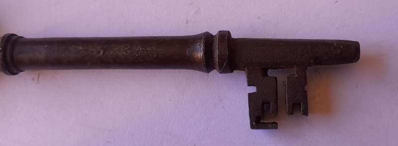 Large Antique Cast Iron Key.  11.3cm.