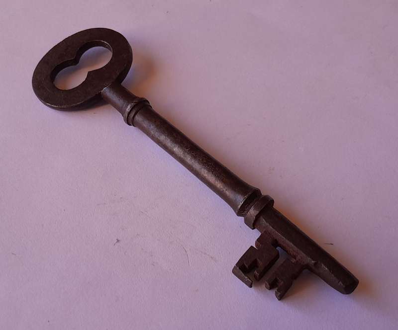Large Antique Cast Iron Key.  11.3cm.