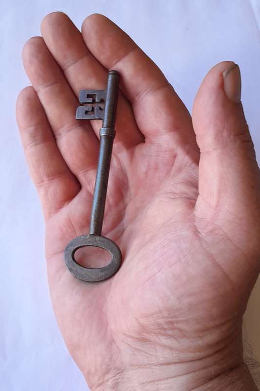 Large Antique Cast Iron Key.  10.6cm.