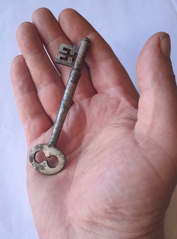 Large Antique Cast Iron Key.  10.5cm.