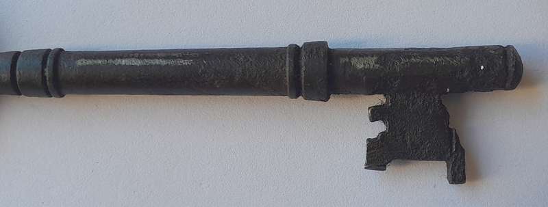 Large Antique Cast Iron Key.  9.9cm.