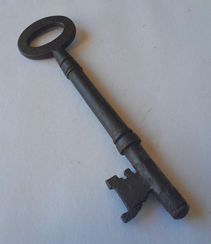 Large Antique Cast Iron Key.  9.9cm.