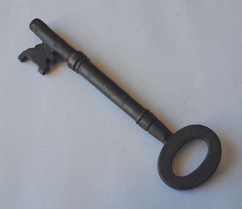 Large Antique Cast Iron Key.  9.9cm.