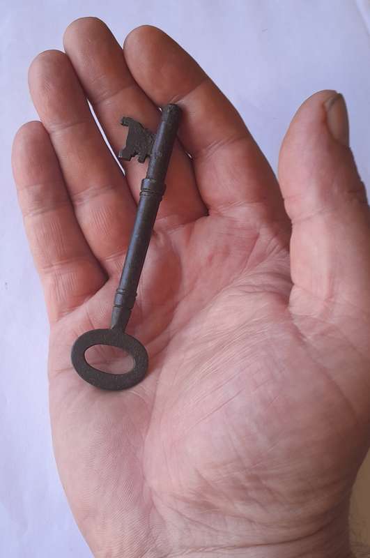 Large Antique Cast Iron Key.  9.9cm.