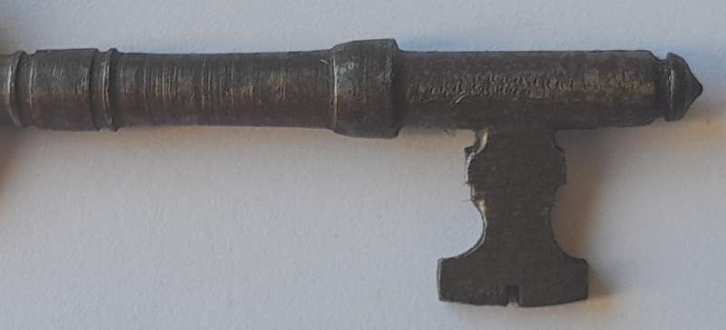 Large Antique Cast Iron Key.  7.1cm.