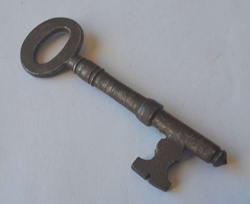 Large Antique Cast Iron Key.  7.1cm.