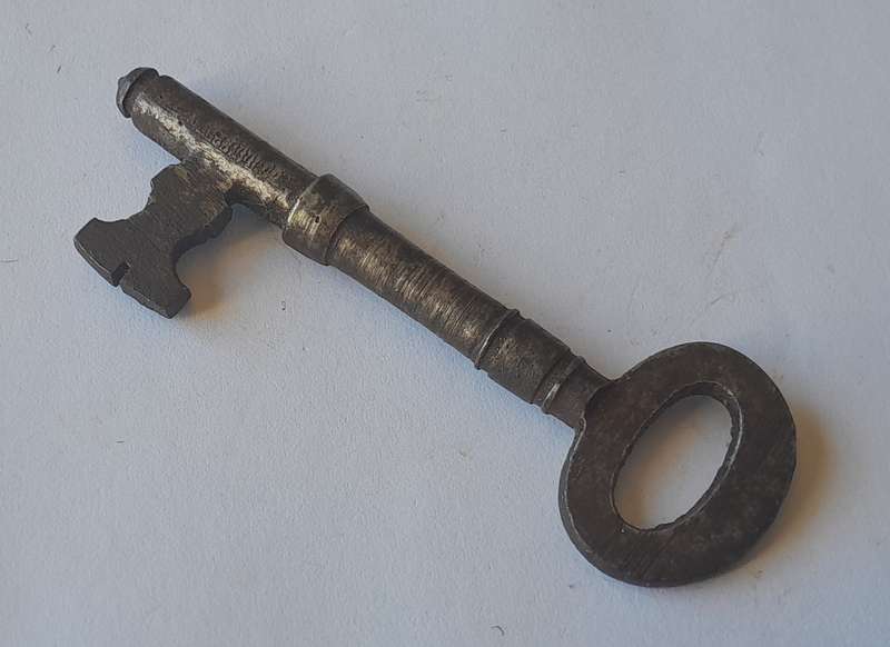 Large Antique Cast Iron Key.  7.1cm.