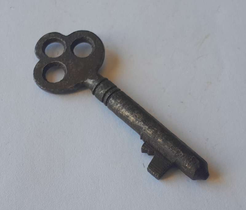 Large Antique Cast Iron Key.  5.9cm.