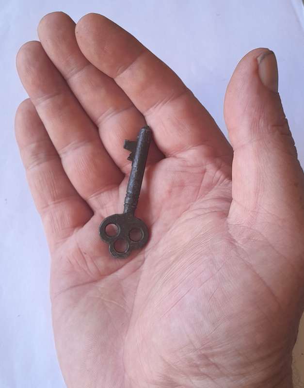 Large Antique Cast Iron Key.  5.9cm.
