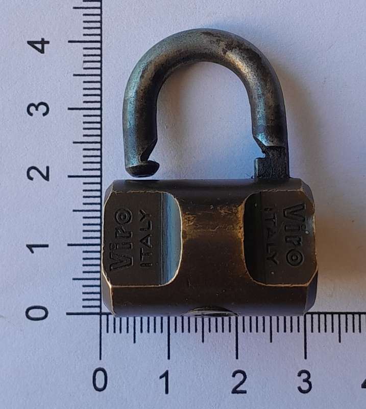 Vintage Viro Italy Hardn. Shackle Lock.  No Key.  4 x 3cm