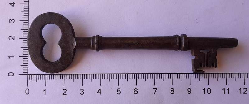 Large Antique Cast Iron Key.  11.3cm.