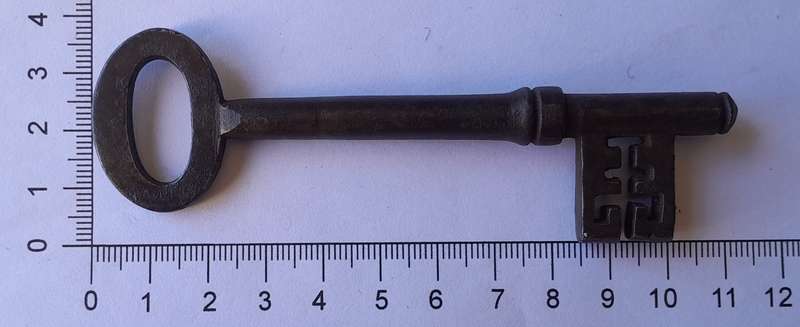 Large Antique Cast Iron Key.  10.9cm.
