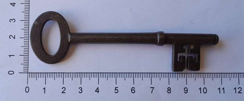 Large Antique Cast Iron Key.  10.6cm.
