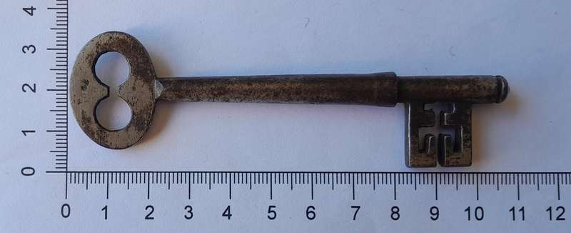Large Antique Cast Iron Key.  10.5cm.