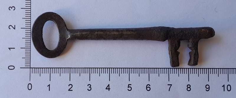 Large Antique Cast Iron Key.  9cm.