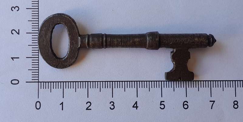 Large Antique Cast Iron Key.  7.1cm.