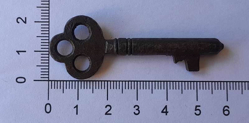 Large Antique Cast Iron Key.  5.9cm.