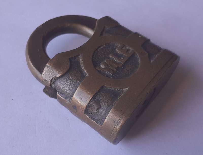 Antique Large Solid Brass YALE Padlock. 6.5 x 5.5 cm. No Key.