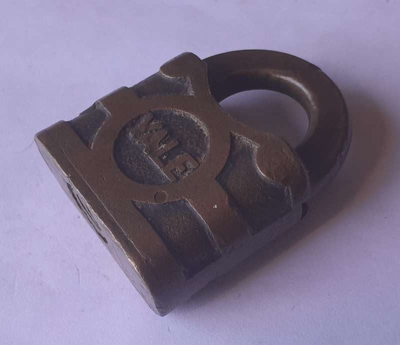 Antique Large Solid Brass YALE Padlock. 6.5 x 5.5 cm. No Key.