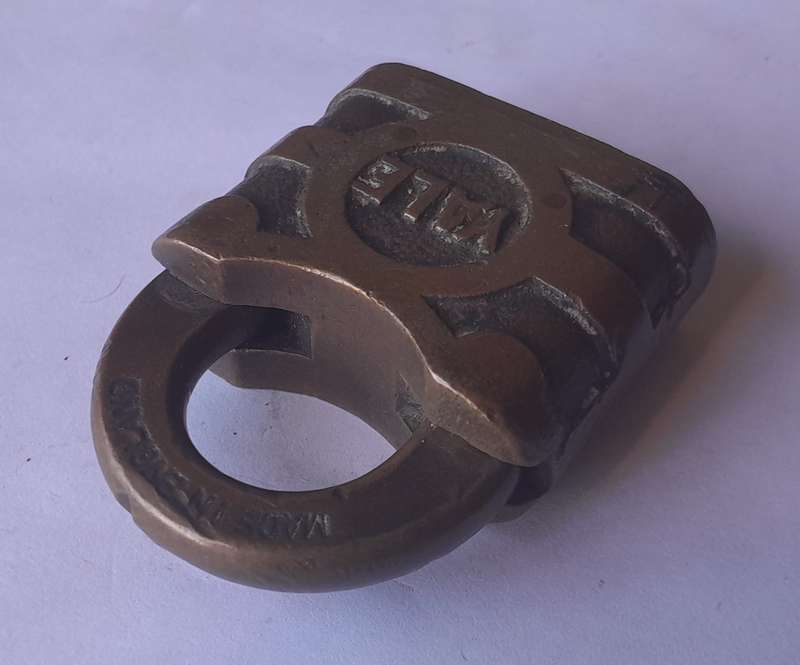 Antique Large Solid Brass YALE Padlock. 6.5 x 5.5 cm. No Key.