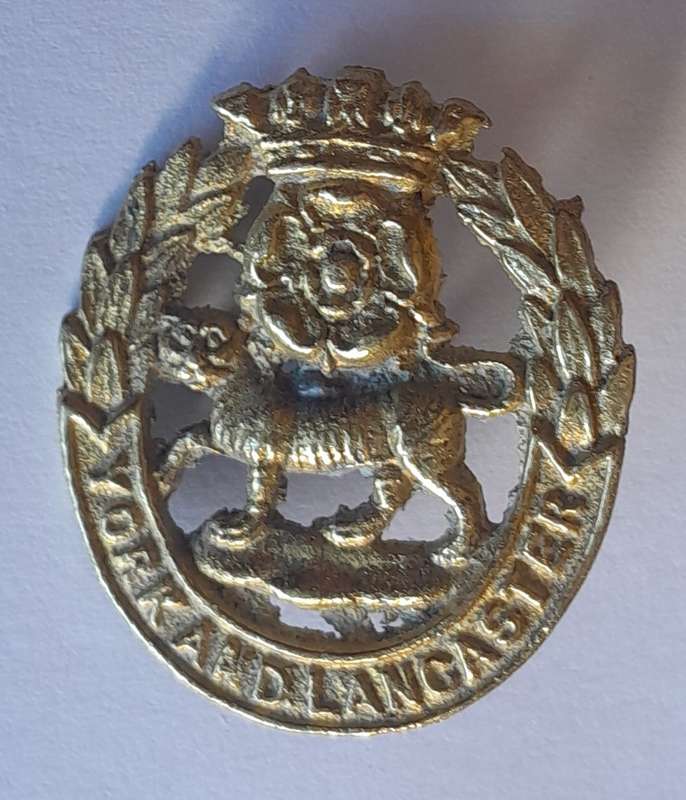 WW1 York and Lancaster Cap Badge.  No Slider.